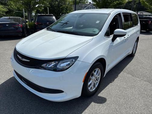 2022 Chrysler Voyager LX