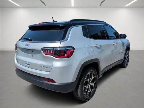 Silver Zynith Metallic Clearcoat 2025 Jeep Compass Limited