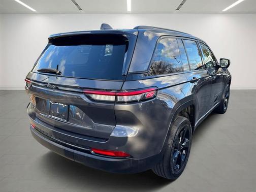 2022 Jeep Grand Cherokee Altitude