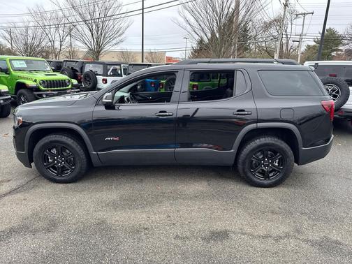 2023 GMC Acadia AWD AT4