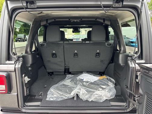 Granite Crystal Metallic Clearcoat 2026 Jeep Wrangler Willys