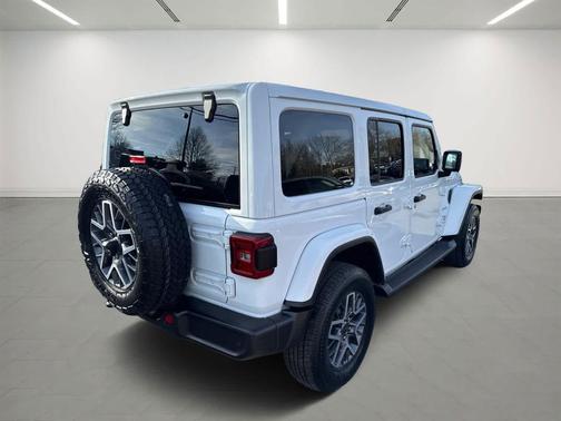 2024 Jeep Wrangler 4-Door Sahara 4x4