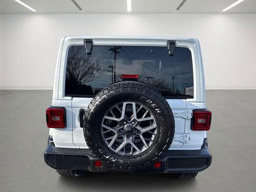 2024 Jeep Wrangler 4-Door Sahara 4x4