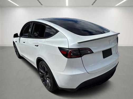 Pearl White Multi-Coat 2025 Tesla Model Y Performance Dual Motor All-Wheel Drive