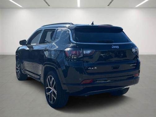 Diamond Black Crystal Pearlcoat 2024 Jeep Compass Limited