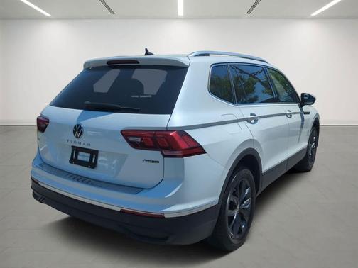 Opal White Pearl 2023 Volkswagen Tiguan 2.0T SE 4MOTION