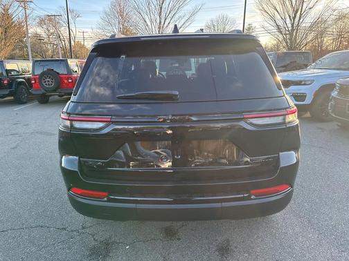Diamond Black Crystal Pearlcoat 2025 Jeep Grand Cherokee Limited