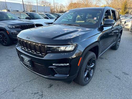 Diamond Black Crystal Pearlcoat 2025 Jeep Grand Cherokee Limited