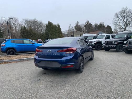 2020 Hyundai ELANTRA SE