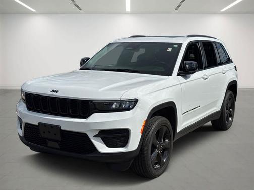 Bright White Clearcoat 2025 Jeep Grand Cherokee Altitude