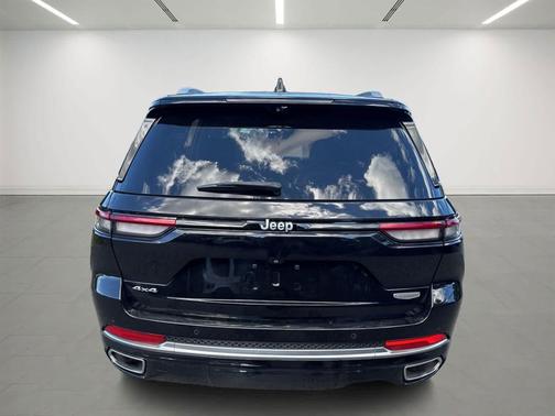 2022 Jeep Grand Cherokee Summit