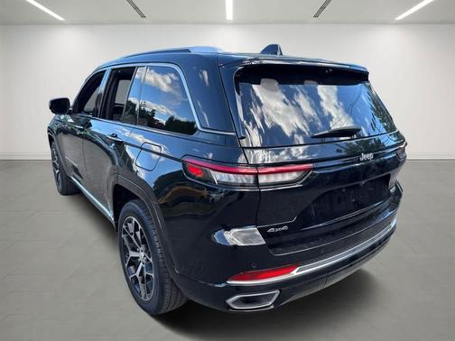 2022 Jeep Grand Cherokee Summit