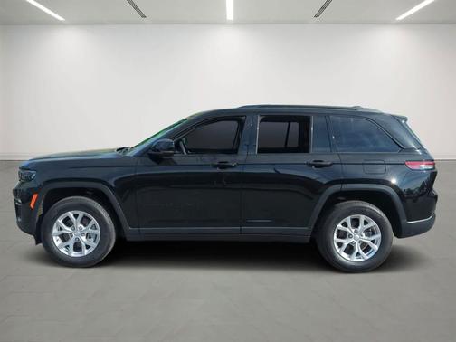 Diamond Black Crystal Pearlcoat 2023 Jeep Grand Cherokee Limited