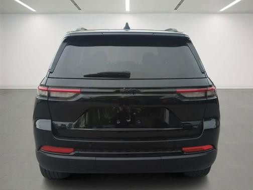 Diamond Black Crystal Pearlcoat 2023 Jeep Grand Cherokee Limited