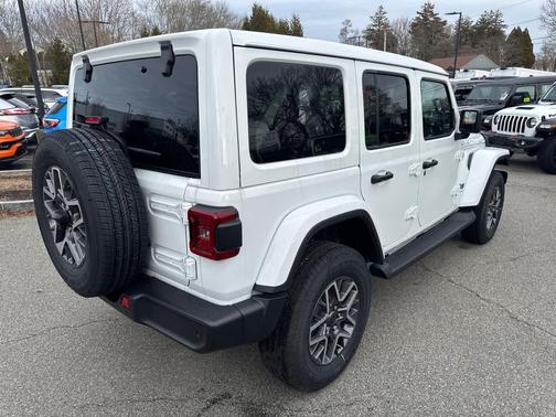 2026 Jeep Wrangler 4-Door Sahara 4x4