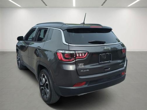 Granite Crystal Metallic Clearcoat 2023 Jeep Compass Limited