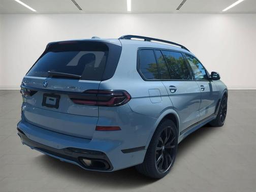 Brooklyn Grey Metallic 2024 BMW X7 xDrive40i