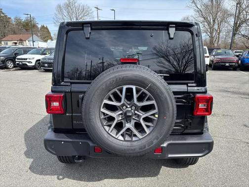 2025 Jeep Wrangler 4-Door Sahara 4x4