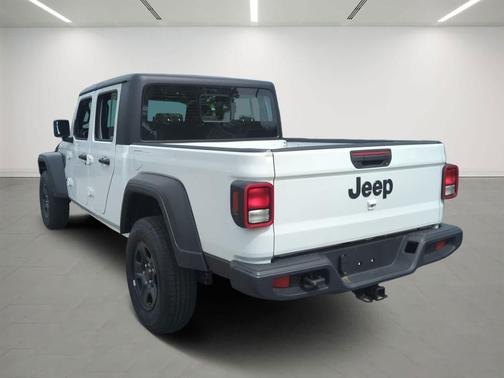 Bright White Clearcoat 2022 Jeep Gladiator Sport