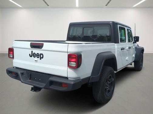 Bright White Clearcoat 2022 Jeep Gladiator Sport
