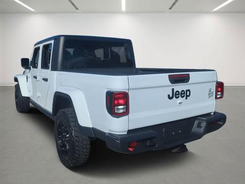 Bright White Clearcoat 2022 Jeep Gladiator Sport
