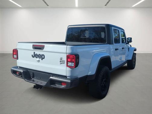 Bright White Clearcoat 2022 Jeep Gladiator Sport