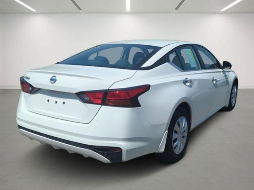 Glacier White 2021 Nissan Altima S FWD