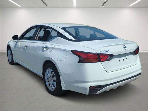 Glacier White 2021 Nissan Altima S FWD