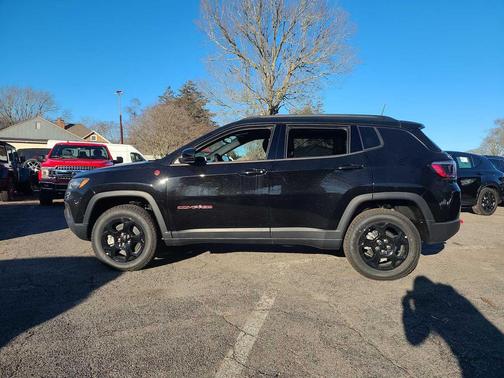 Diamond Black Crystal Pearlcoat 2024 Jeep Compass Trailhawk