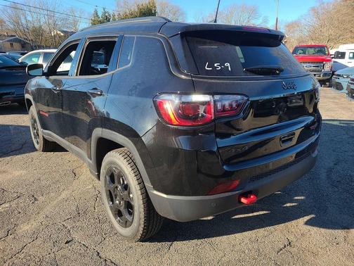 Diamond Black Crystal Pearlcoat 2024 Jeep Compass Trailhawk