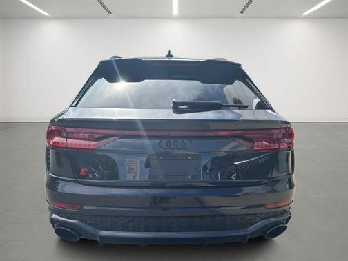 Mythos Black Metallic 2023 Audi RS Q8 4.0T