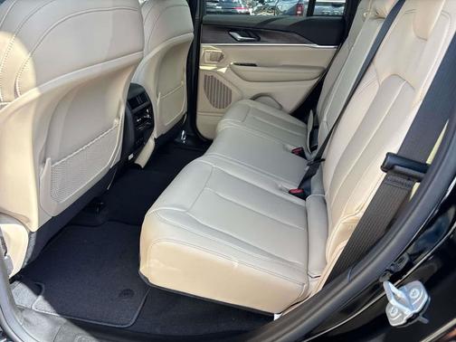 High Gloss Black 2027 Jeep Grand Cherokee Limited