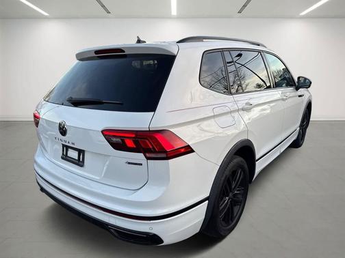 2022 Volkswagen Tiguan 2.0T SE R-Line Black 4MOTION