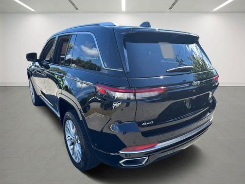 2022 Jeep Grand Cherokee Summit