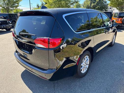 2026 Chrysler Voyager LX
