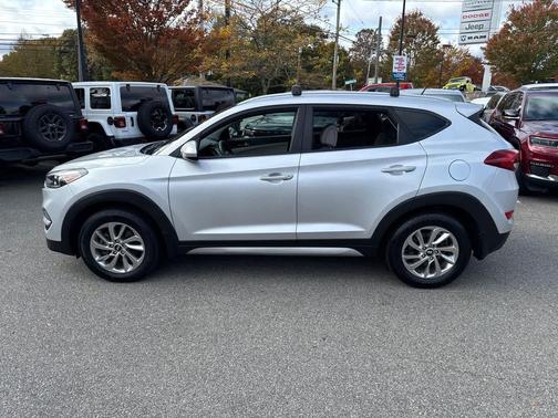 2017 Hyundai TUCSON SE