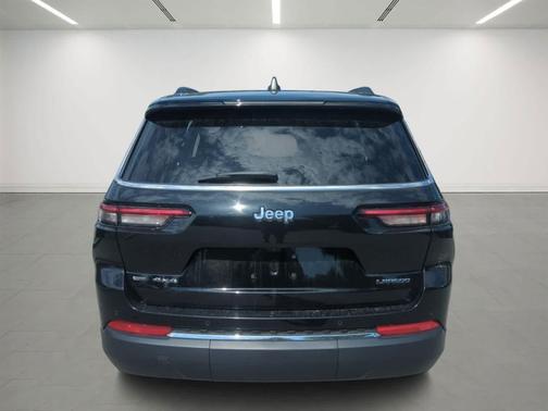Diamond Black Crystal Pearlcoat 2023 Jeep Grand Cherokee L Laredo