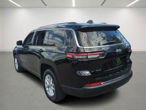 Diamond Black Crystal Pearlcoat 2023 Jeep Grand Cherokee L Laredo