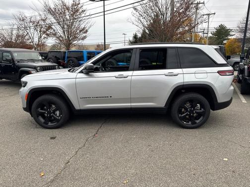 Silver Zynith 2025 Jeep Grand Cherokee Limited