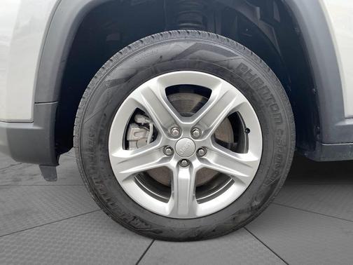 Baltic Gray Metallic Clearcoat 2024 Jeep Compass Sport