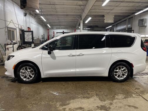 2026 Chrysler Voyager LX