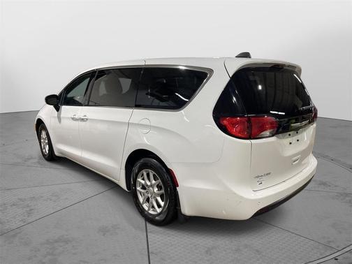 2026 Chrysler Voyager LX