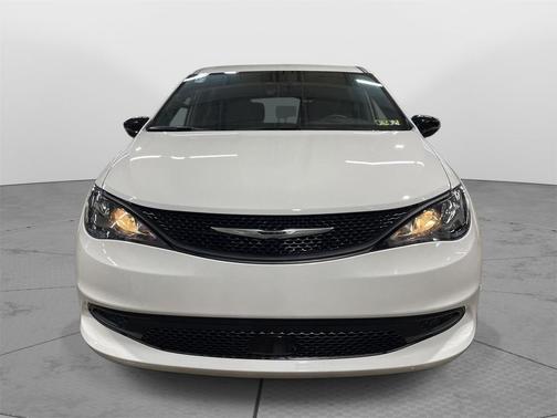 2026 Chrysler Voyager LX