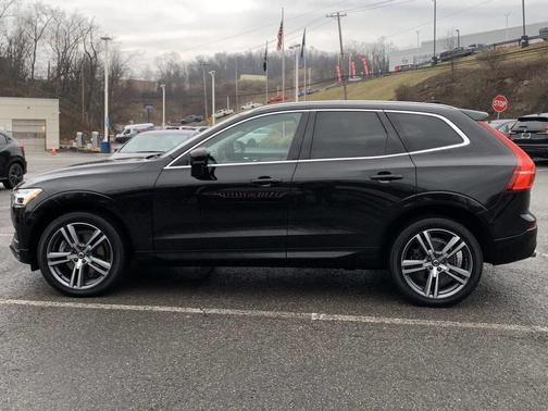 Onyx Black Metallic 2021 Volvo XC60 T6 Momentum