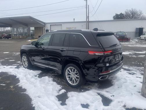 2022 Jeep Grand Cherokee Summit