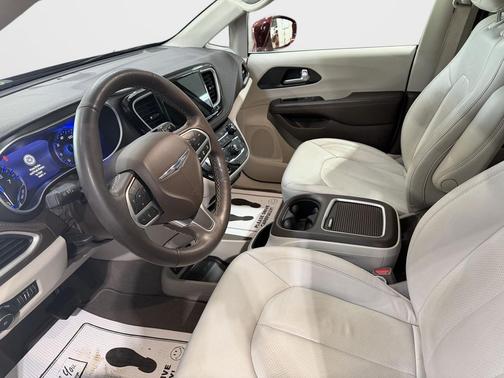 Velvet Red Pearlcoat 2021 Chrysler Pacifica Touring L