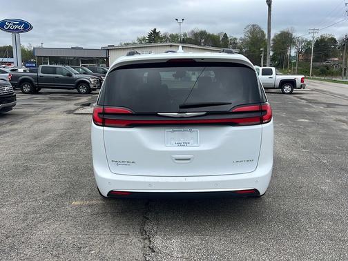 Bright White Clearcoat 2022 Chrysler Pacifica Limited
