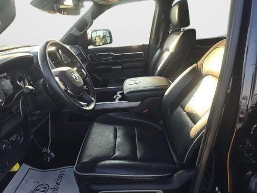 Diamond Black Crystal Pearlcoat 2023 RAM 1500 Laramie