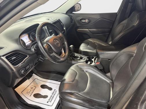 Granite Crystal Metallic Clearcoat 2019 Jeep Cherokee Limited