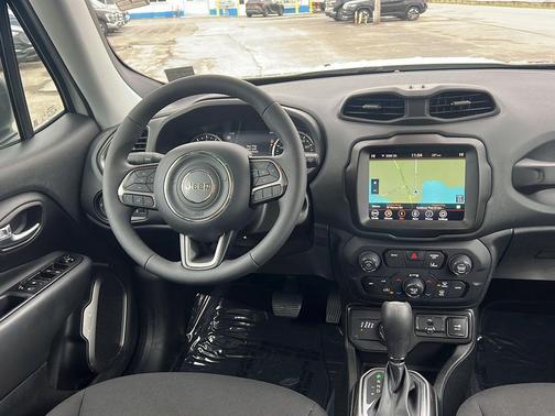 Alpine White Clearcoat 2022 Jeep Renegade Latitude